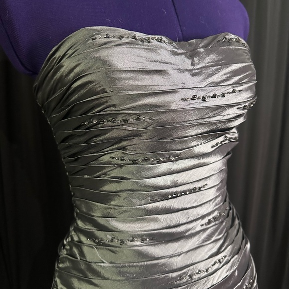 royal queen Dresses & Skirts - Elegant Strapless Gray Dress